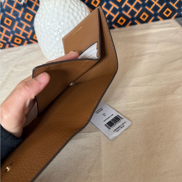 NWT Tory Burch Britten Compact Wallet  Pebbled Leather In moose brown - Picture 8 of 10